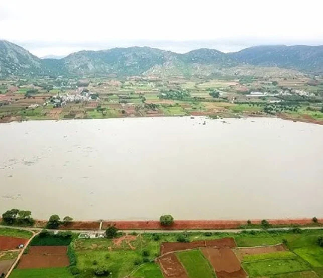 Kandavara Lake